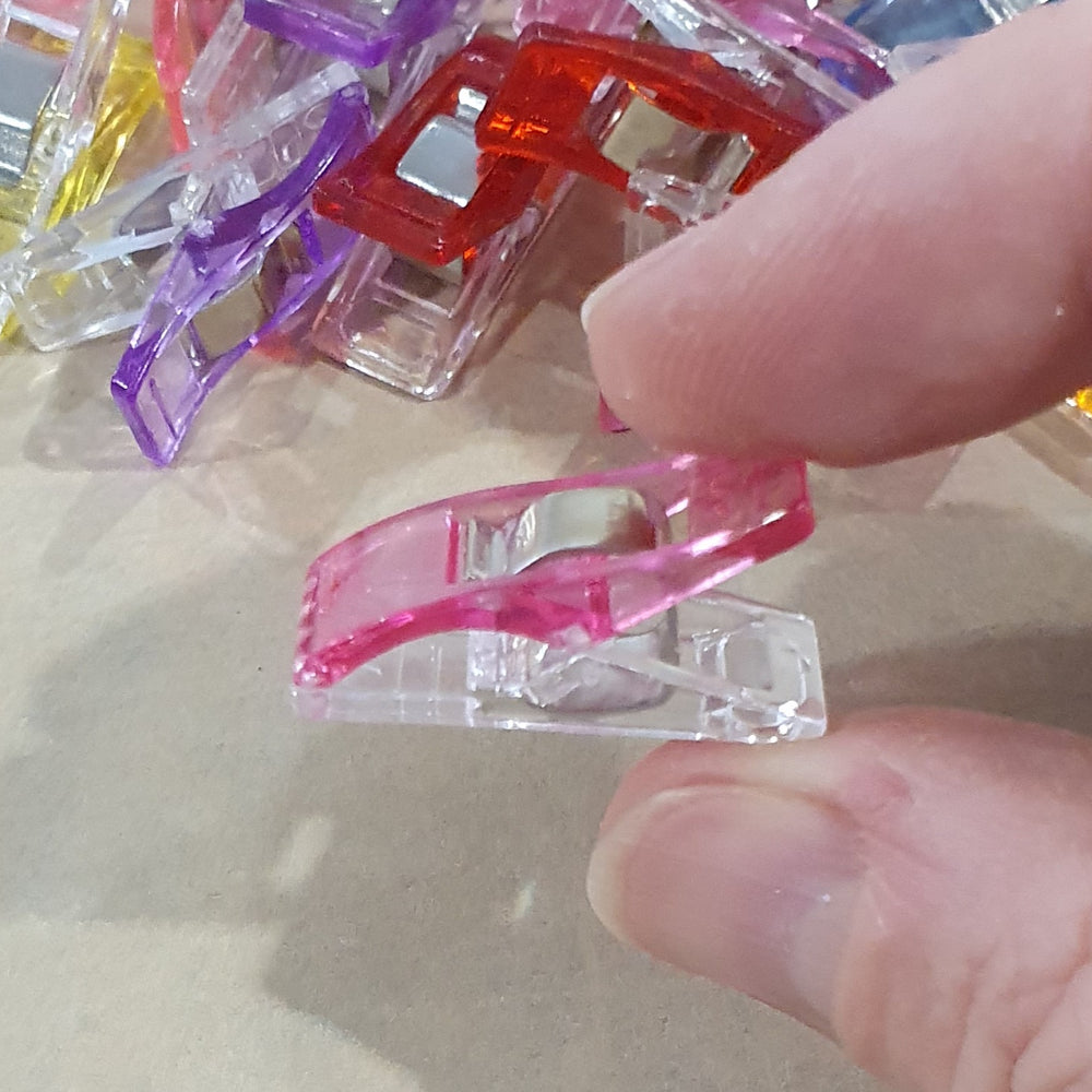 
                      
                        100 Pack Sewing Clips Plastic Clips no pins sewing helper
                      
                    