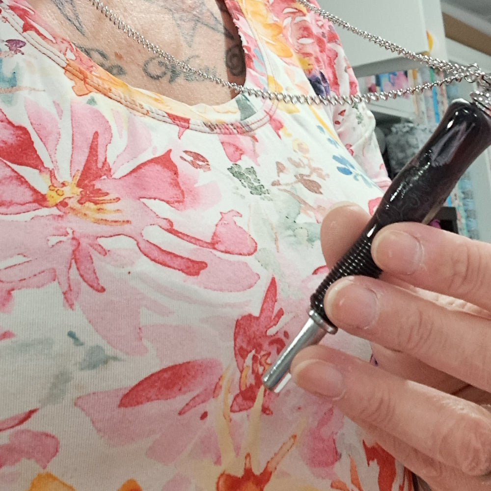 Hand Chain Ripper Seam Ripper with magnetic chain necklace – Kwaint Threads